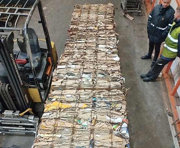 Tehokas kartonkipaalausratkaisu suurille ketjun supermarketeille Venäjällä