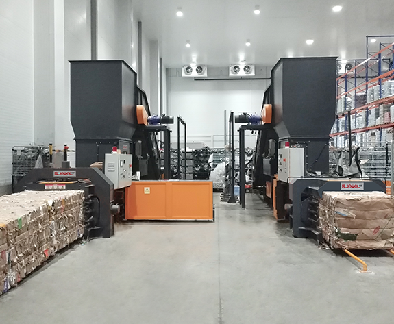 Automaattinen pakkausjätteen hävitysratkaisu Venäjän johtavassa supermarketin logistiikkakeskuksessa